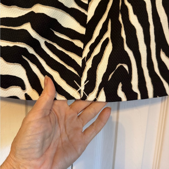 White House Black Market Zebra Print Women's Skirt zipper size 2P, NWTS - Picture 6 of 13